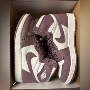 Air Jordan 1 retro high OG GS (Muave) worn once